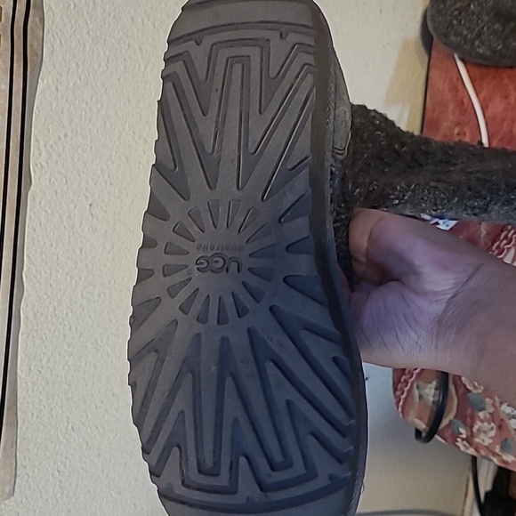 Like New: UGG lattice cardy II Grey button sweater winter boots Size 8 - Picture 5 of 12